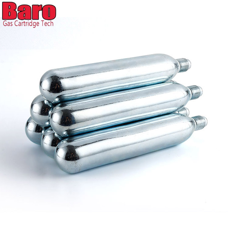 Jakie środki bezpieczeństwa należy podjąć podczas obsługi wkładów CO2?